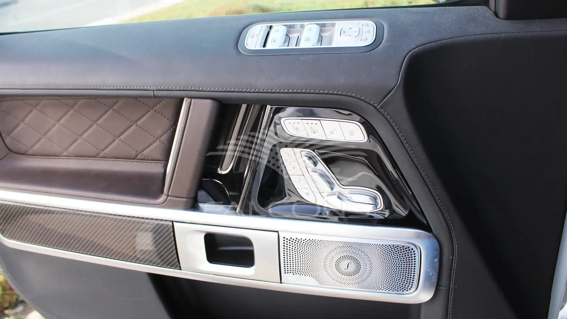 4.0L V8 AT - Image 15