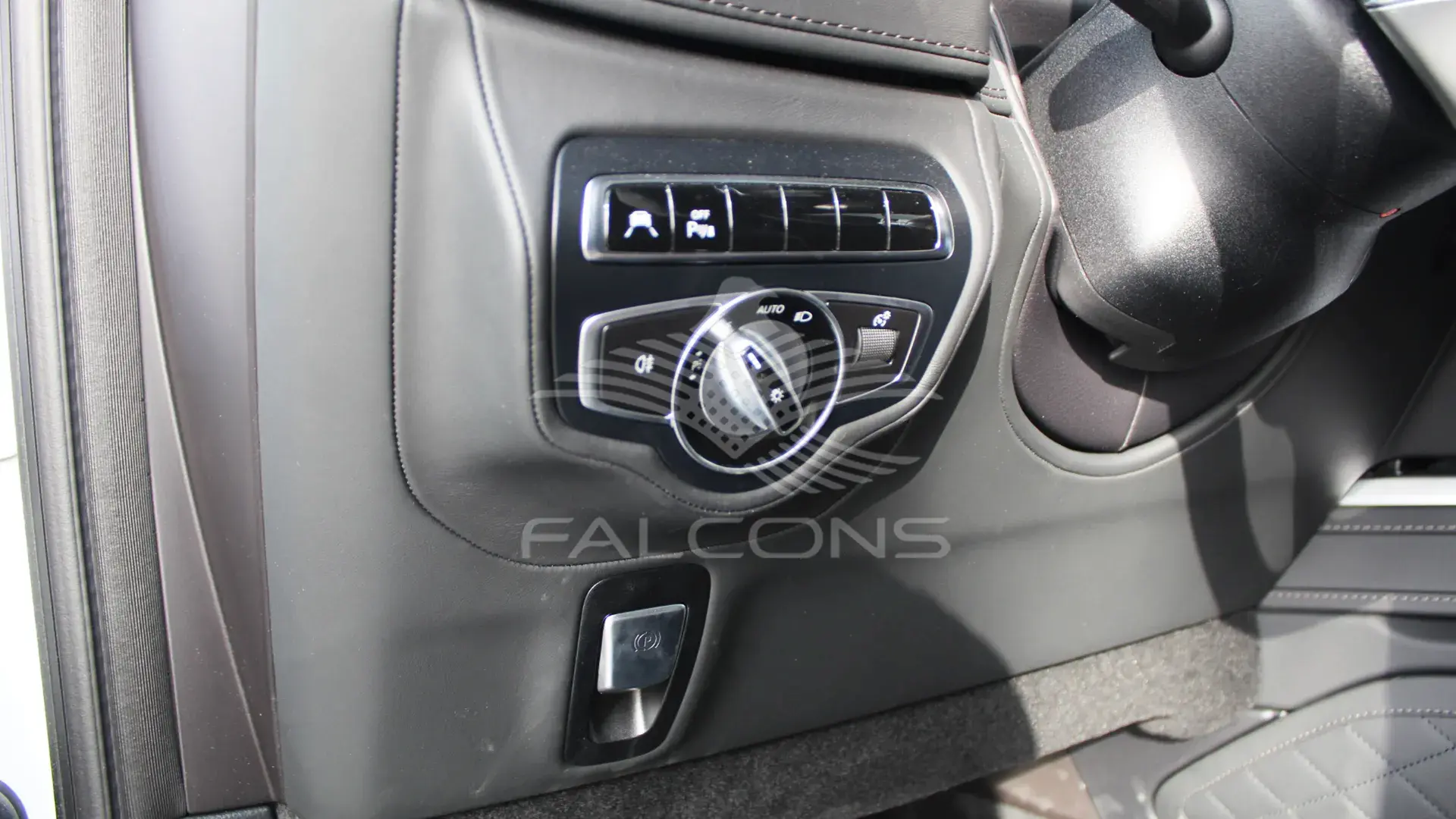 4.0L V8 AT - Image 16