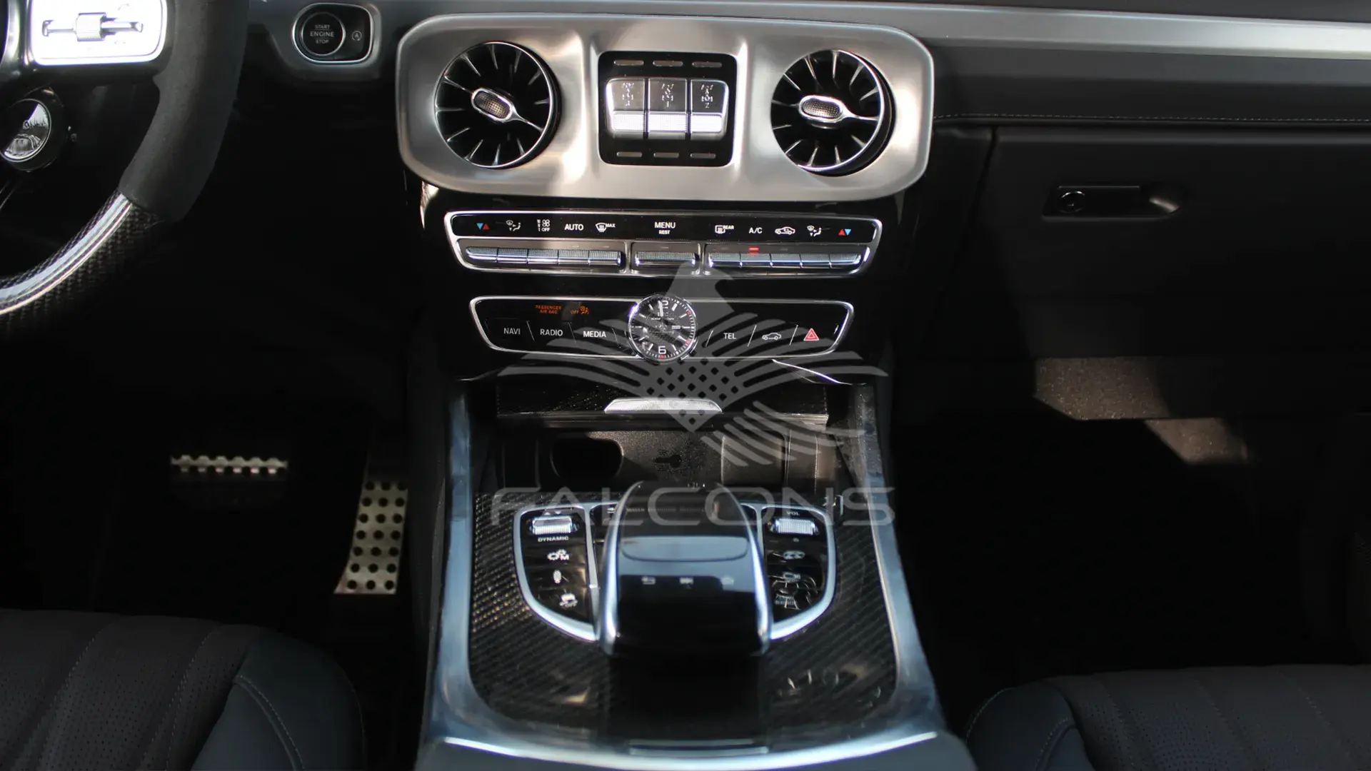 4.0L V8 AT - Image 17