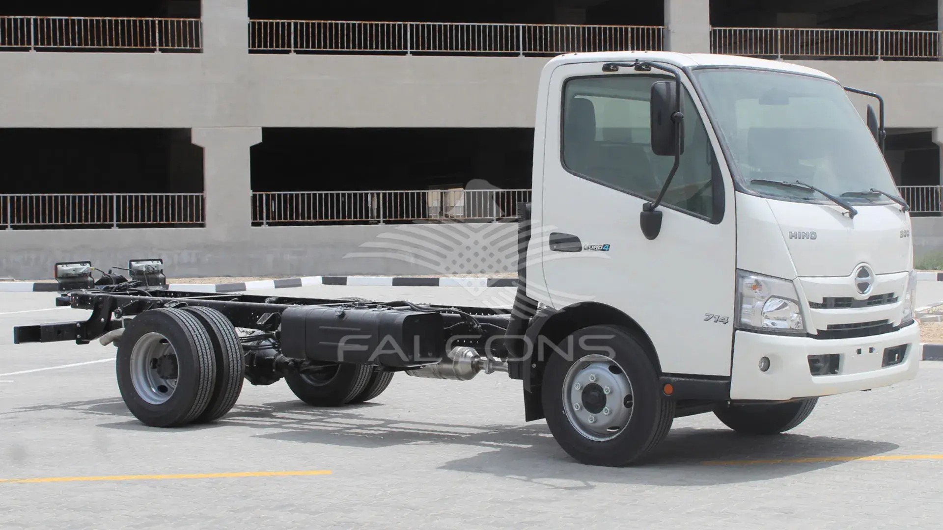 710L 300 series 714 NWB 4x2 Truck - Image 5