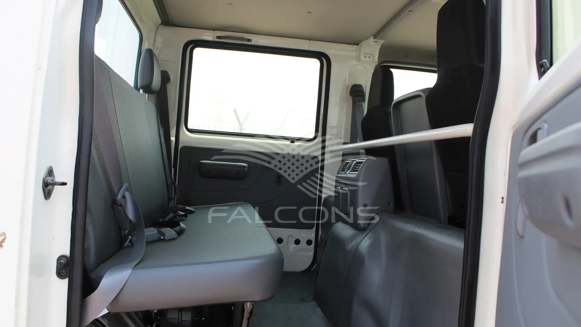 XZU 720L 714LWB CREW CAB 4x2 CHASSIS MT - Image 11