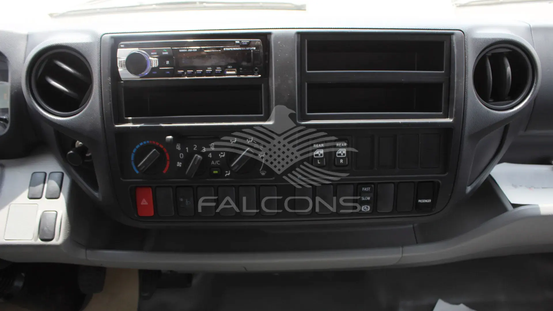 XZU 720L 714LWB CREW CAB 4x2 CHASSIS MT - Image 14