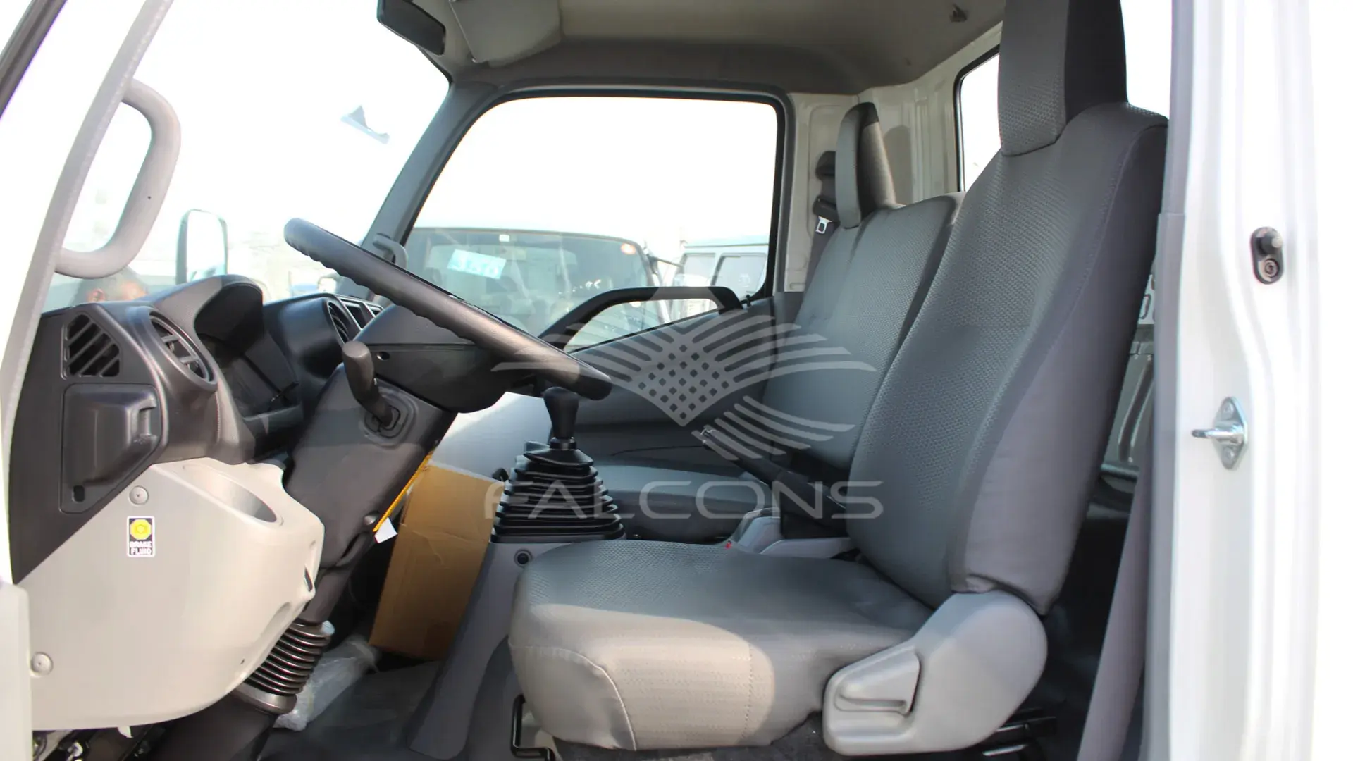 XZU 710L 6.5 TON 300S Wide cab 4X2 - Image 9