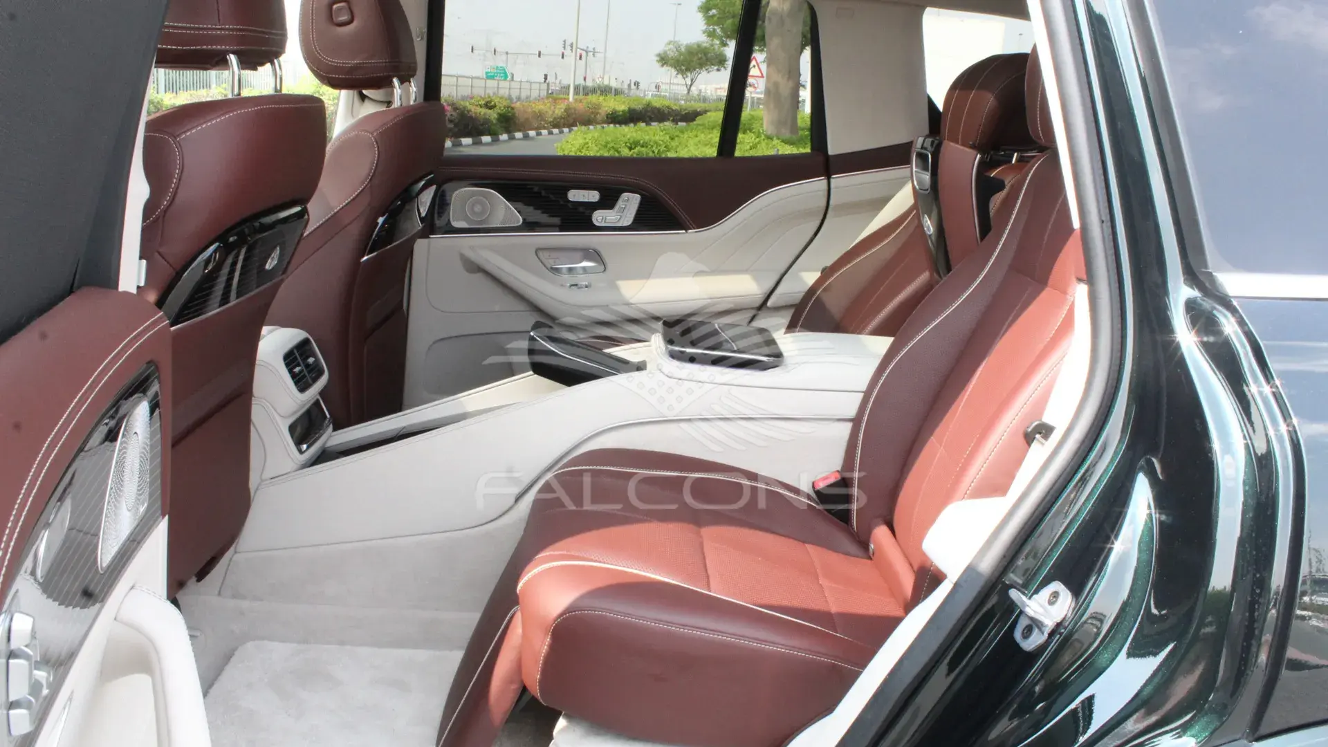 4.0L V8 Maybach AT - Image 9