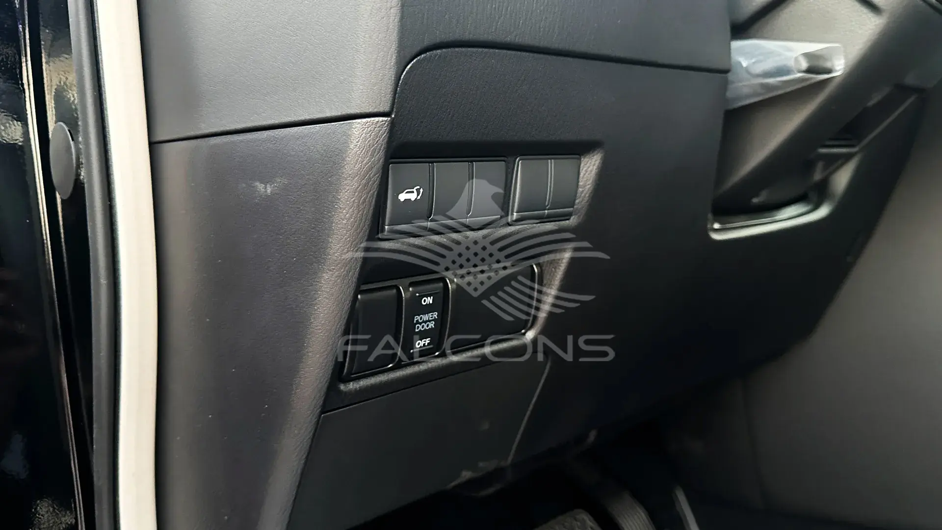 4.0L TITANIUM V6 7AT P 2023 - Image 15
