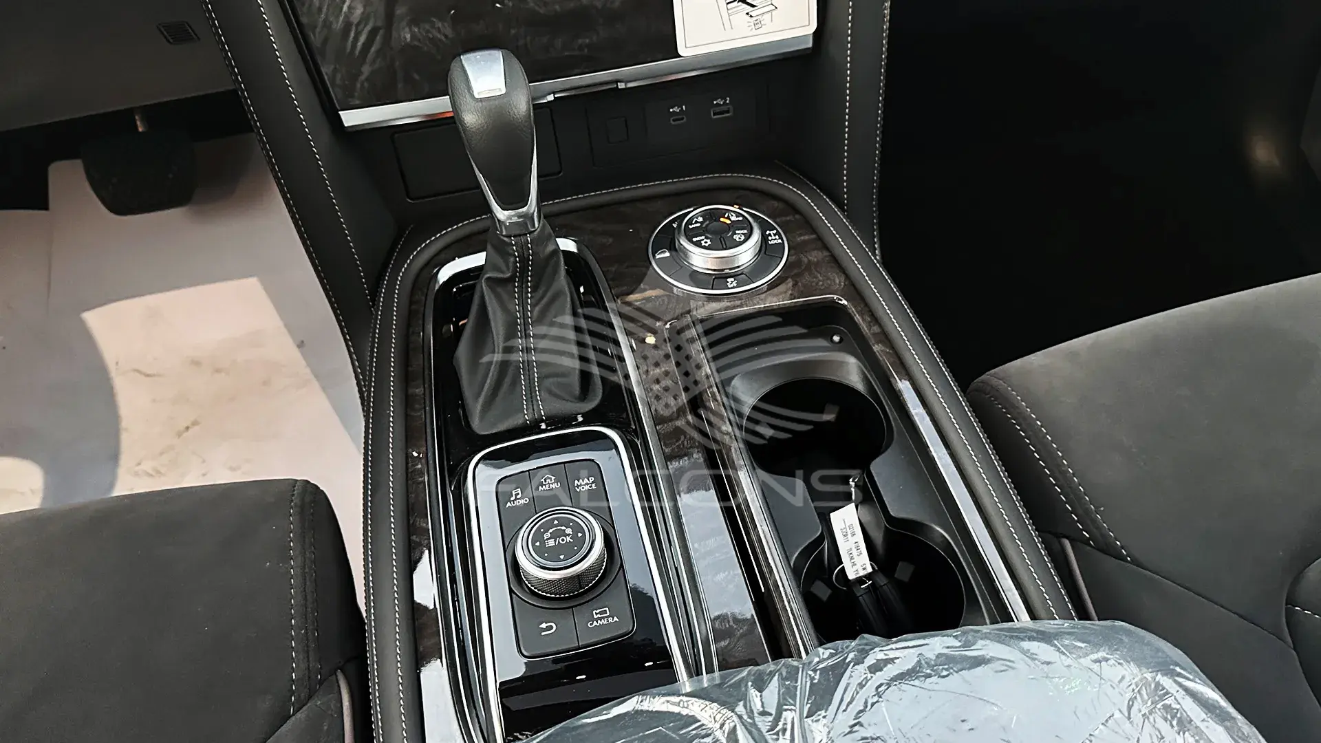4.0L TITANIUM V6 7AT P 2023 - Image 18