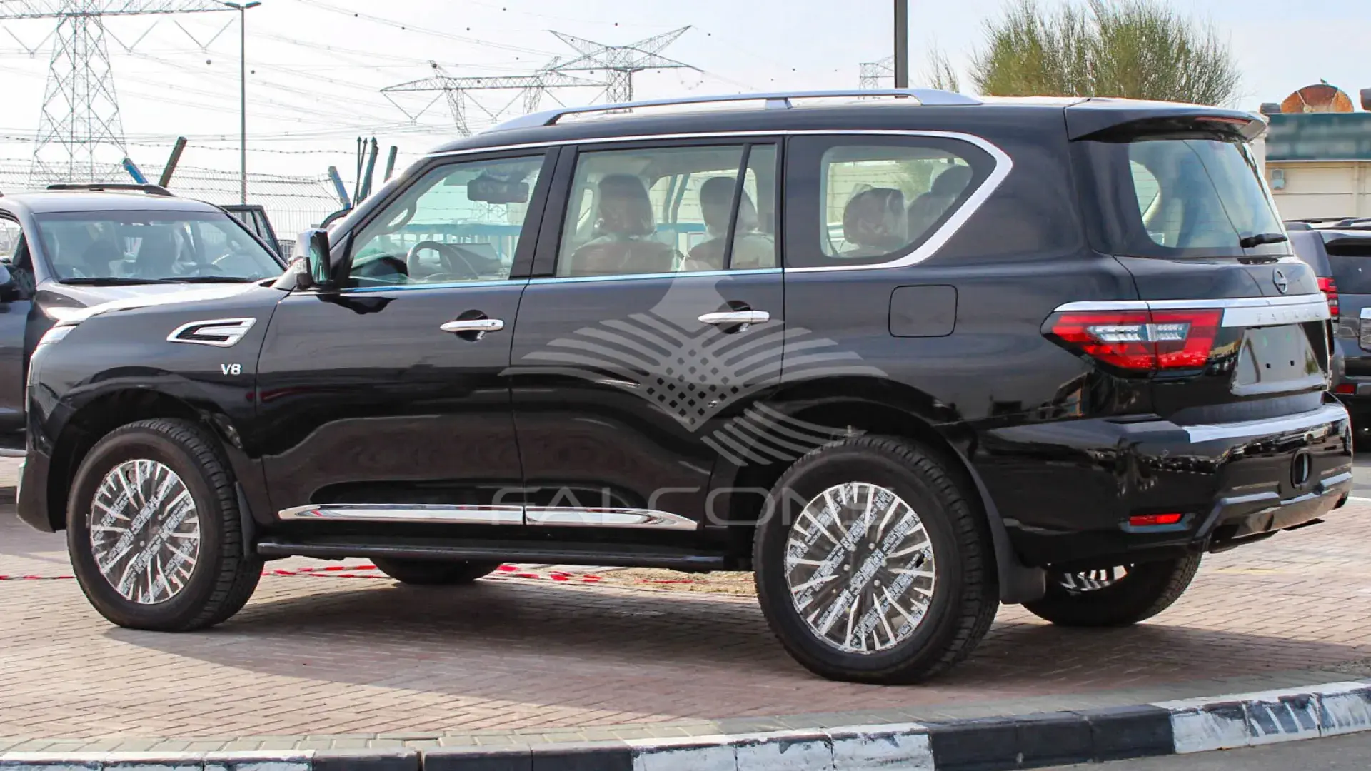 PLATINUM CITY 5.6L V8 AT - Image 9