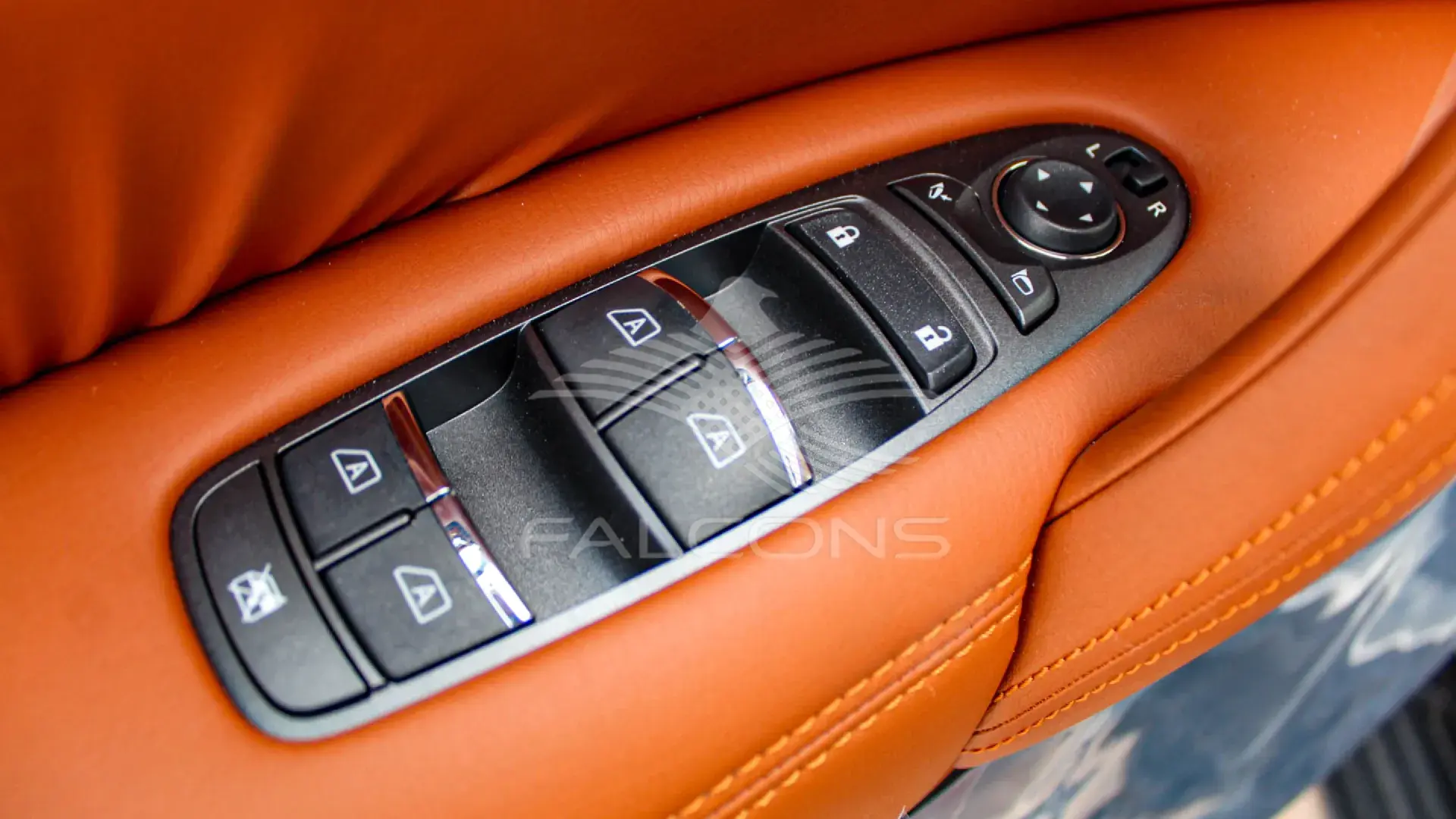 PLATINUM CITY 5.6L V8 AT - Image 22