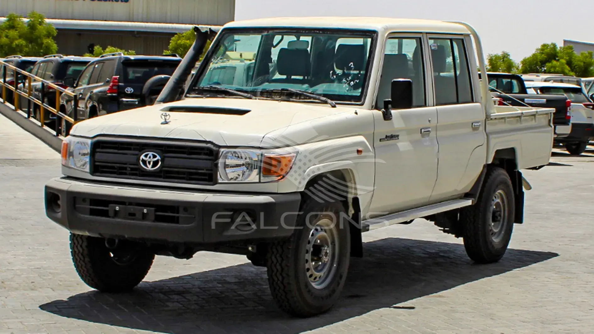 4.5L V8 DC Turbo Diesel - 6 Seater MT