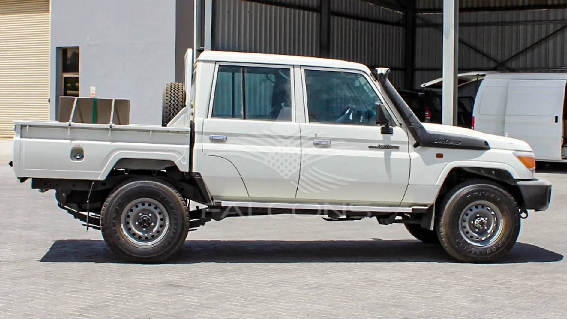 4.5L V8 DC Turbo Diesel - 6 Seater MT - Image 6