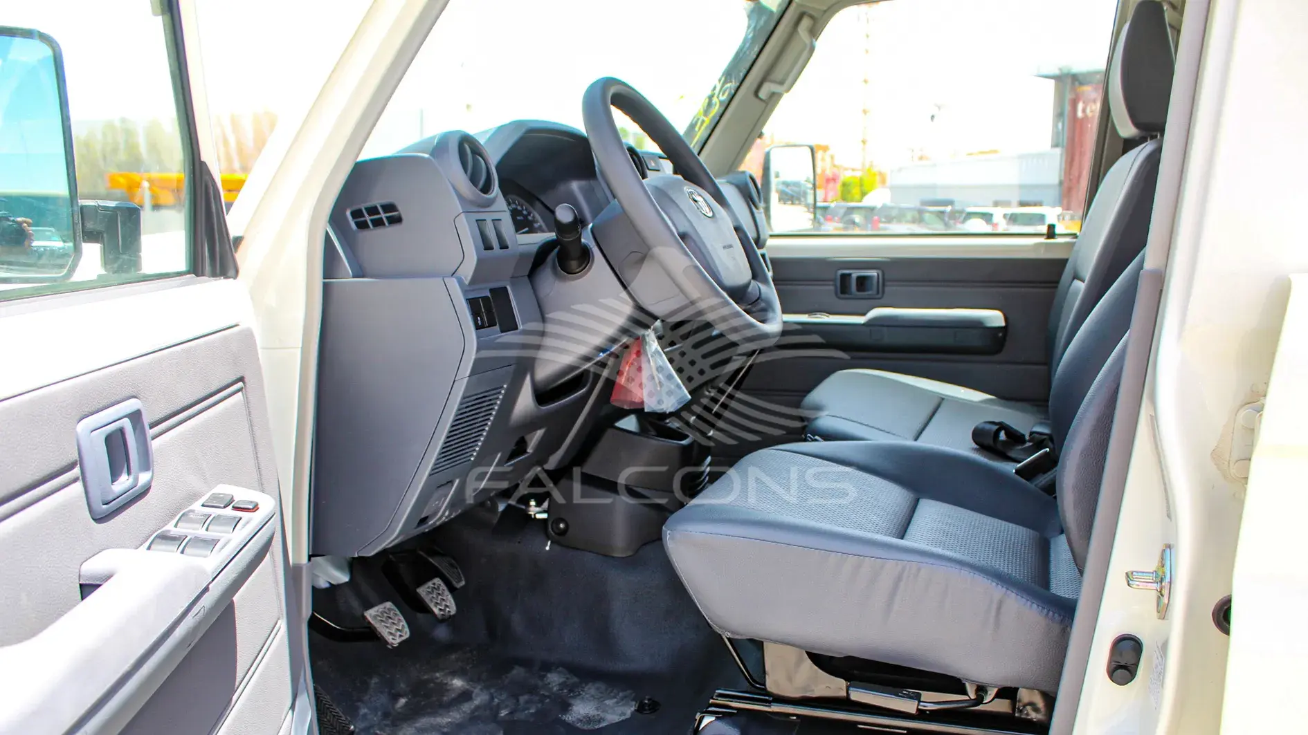 4.5L V8 DC Turbo Diesel - 6 Seater MT - Image 9