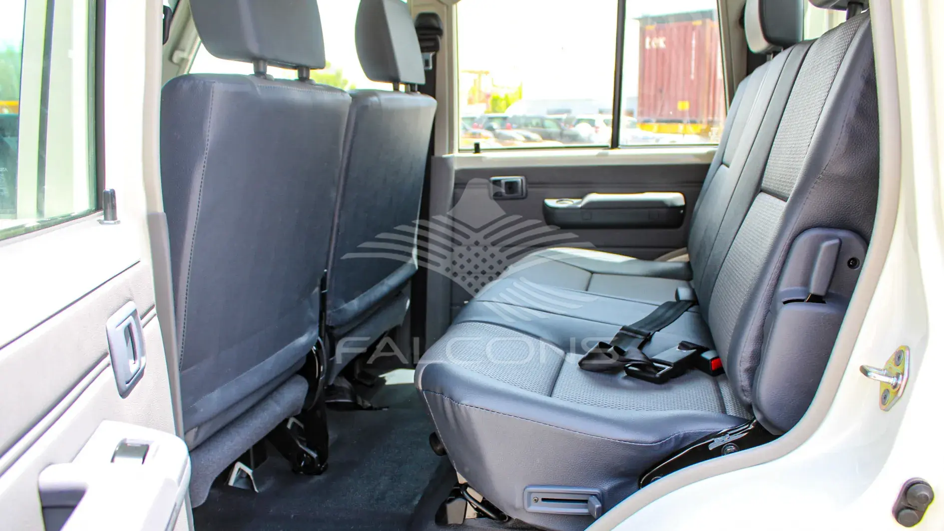 4.5L V8 DC Turbo Diesel - 6 Seater MT - Image 10