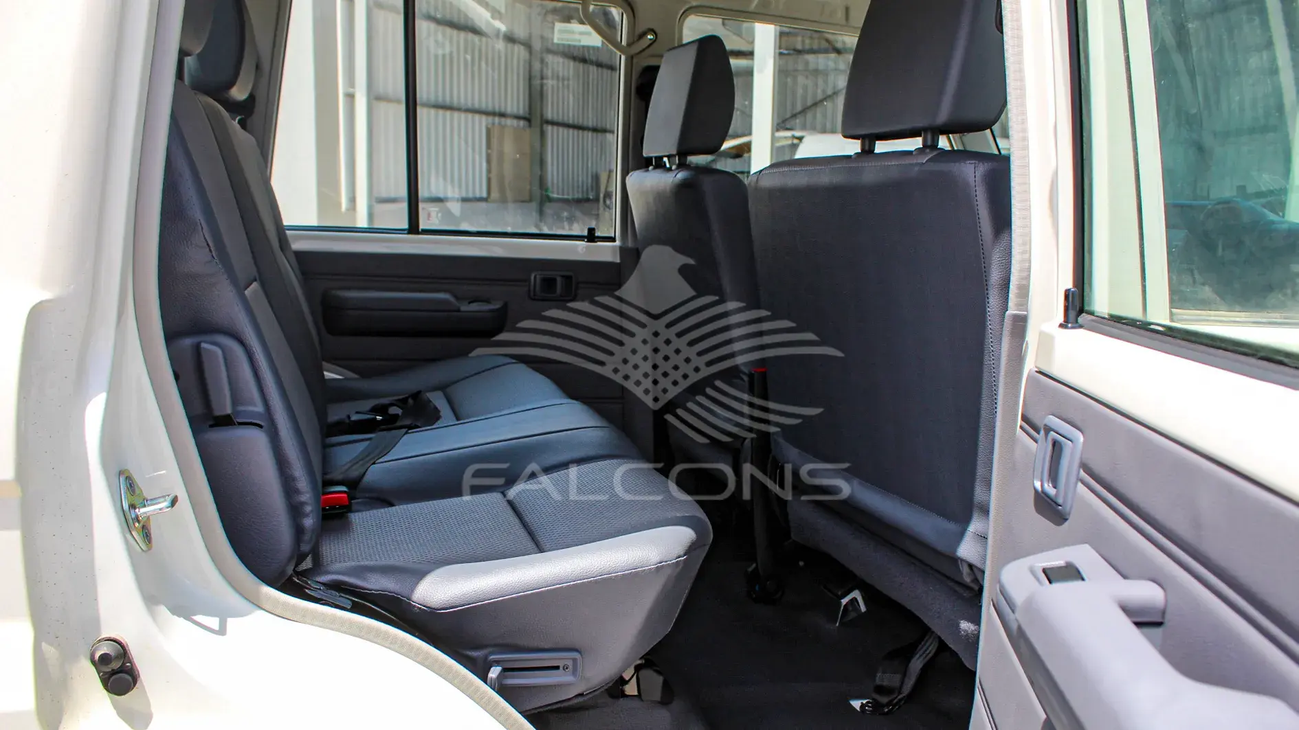 4.5L V8 DC Turbo Diesel - 6 Seater MT - Image 11