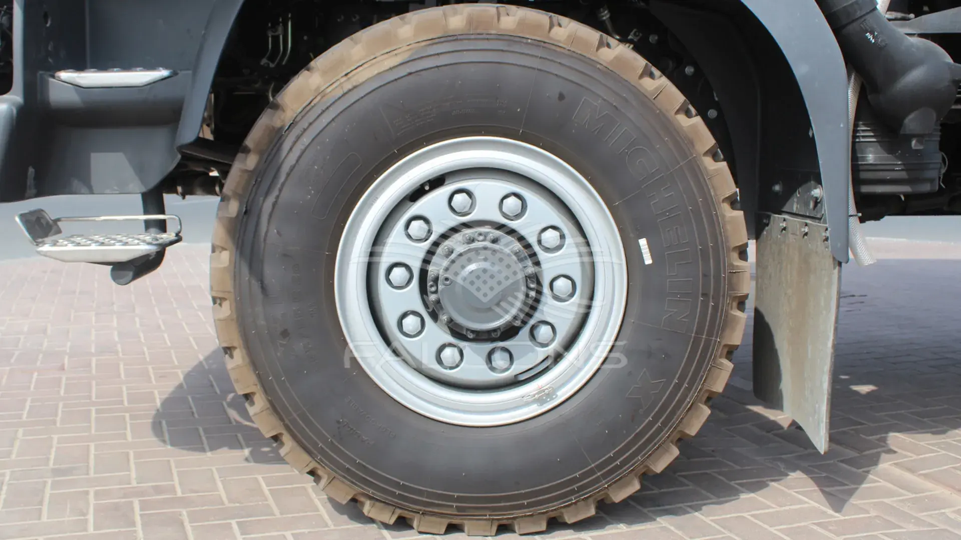 7.0L D14 HIGH 4X4 E6 - Image 7