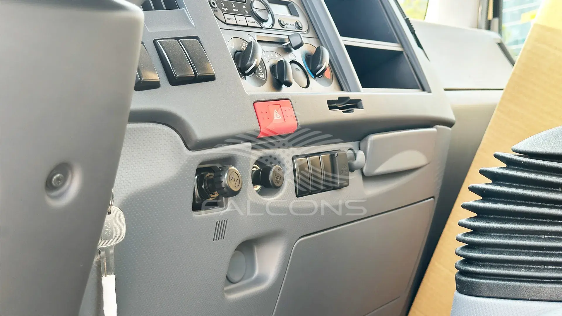 4.6L 71H 4.6L CHASIS SPL MT - Image 13