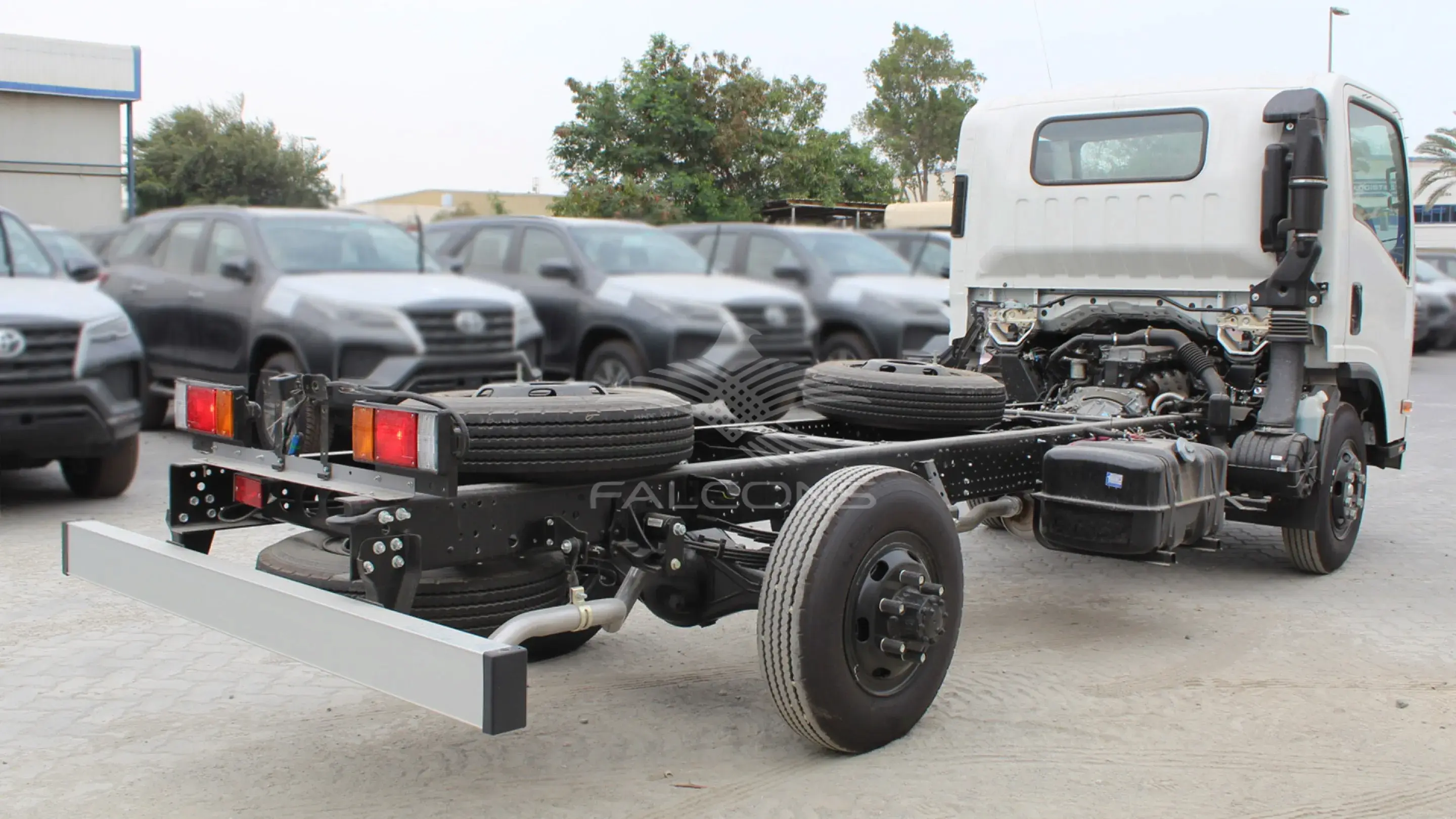4570 cc TRUCK CAB CHASSIS 4X2 DIESEL MT - Image 4