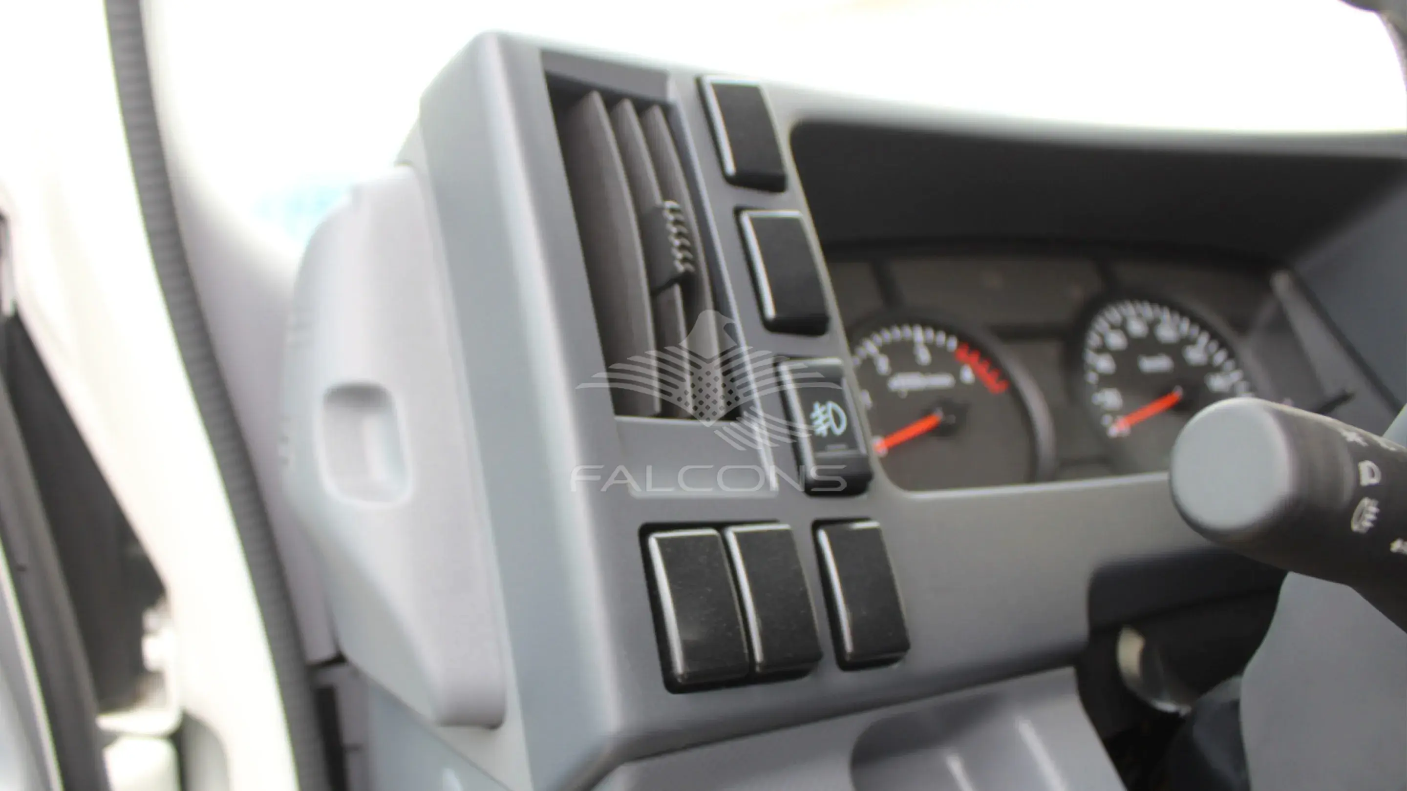 4570 cc TRUCK CAB CHASSIS 4X2 DIESEL MT - Image 12
