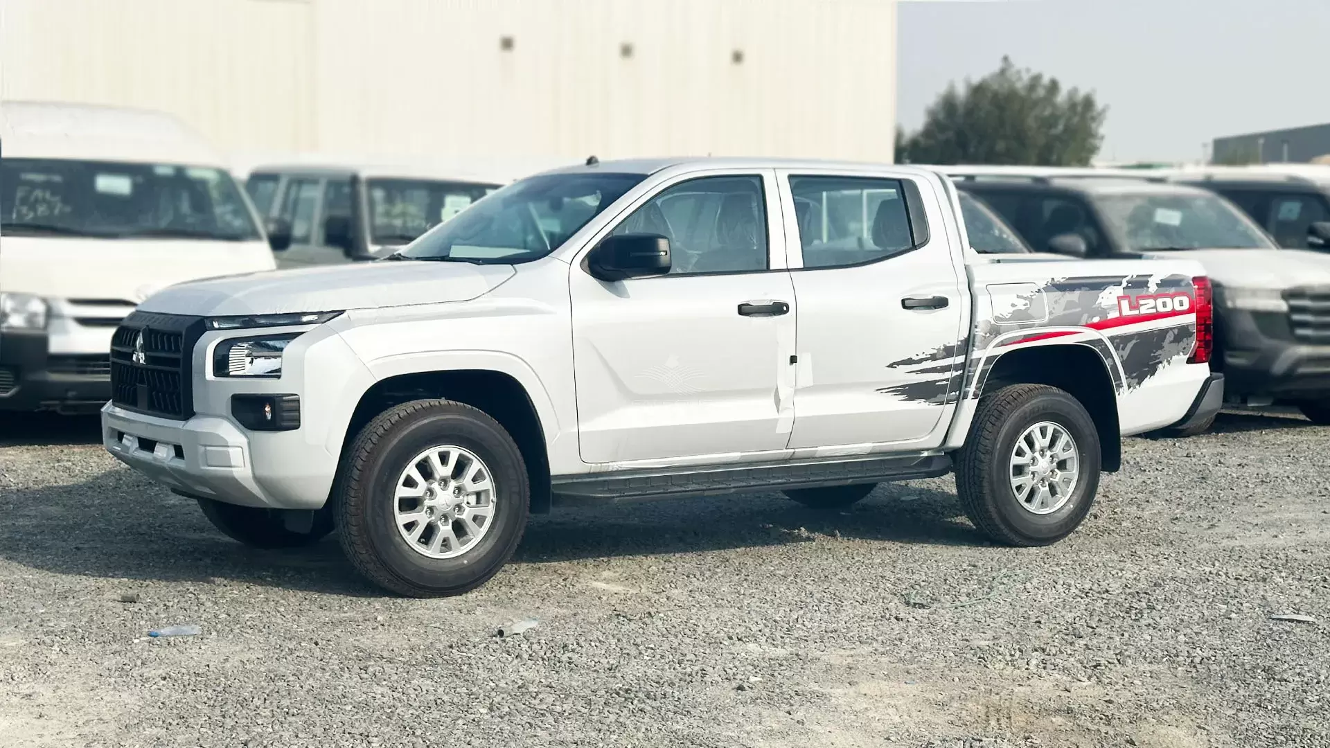 2.4L GLX New Face DC 4WD 5MT - Image 2