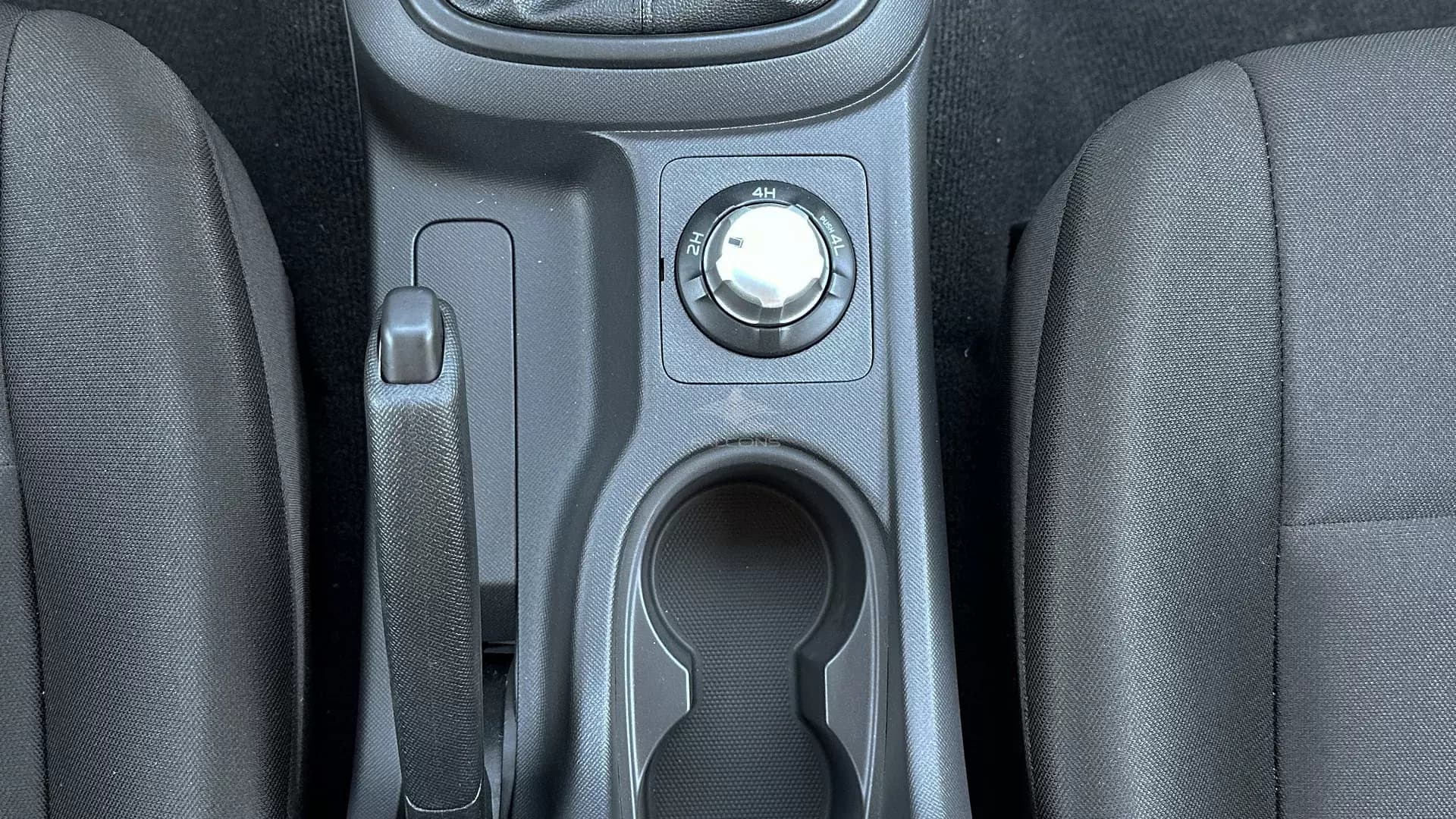 2.5L DC 4X4 PWR A/W ABS Remote MT - Image 17
