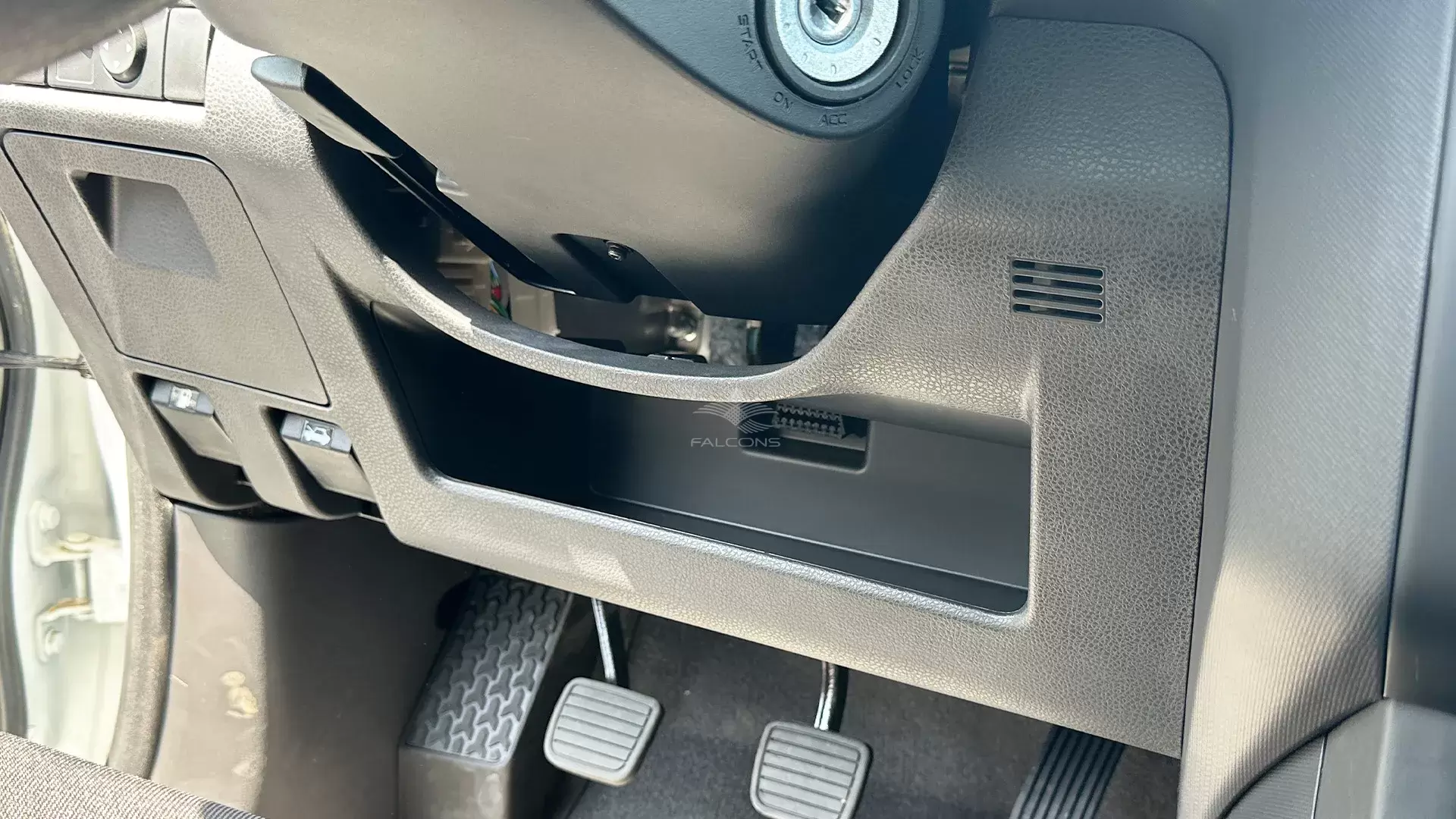 2.5L DC 4X4 PWR A/W ABS Remote MT - Image 19