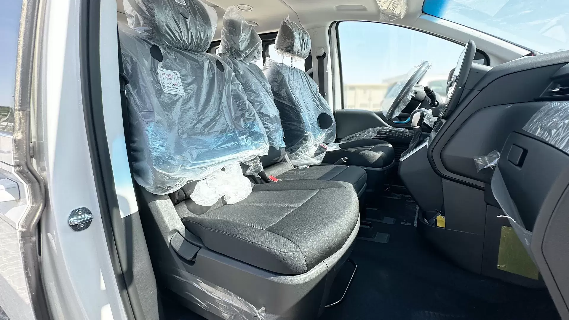 3.5L 11 STR Premier AT - Image 12