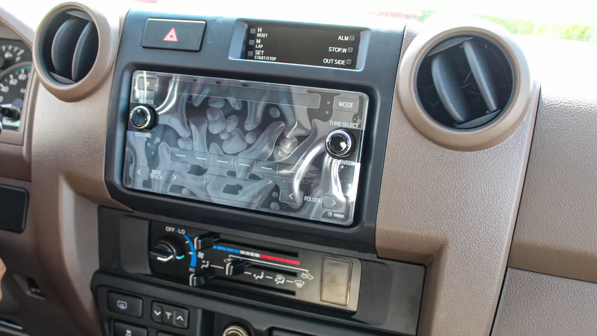 4.5L LC76 T DSL - E MT - Image 21