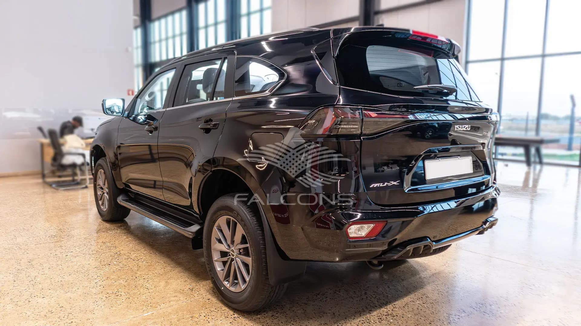 1.9L 4X4 AT RBD Full Option 7STR - Image 3