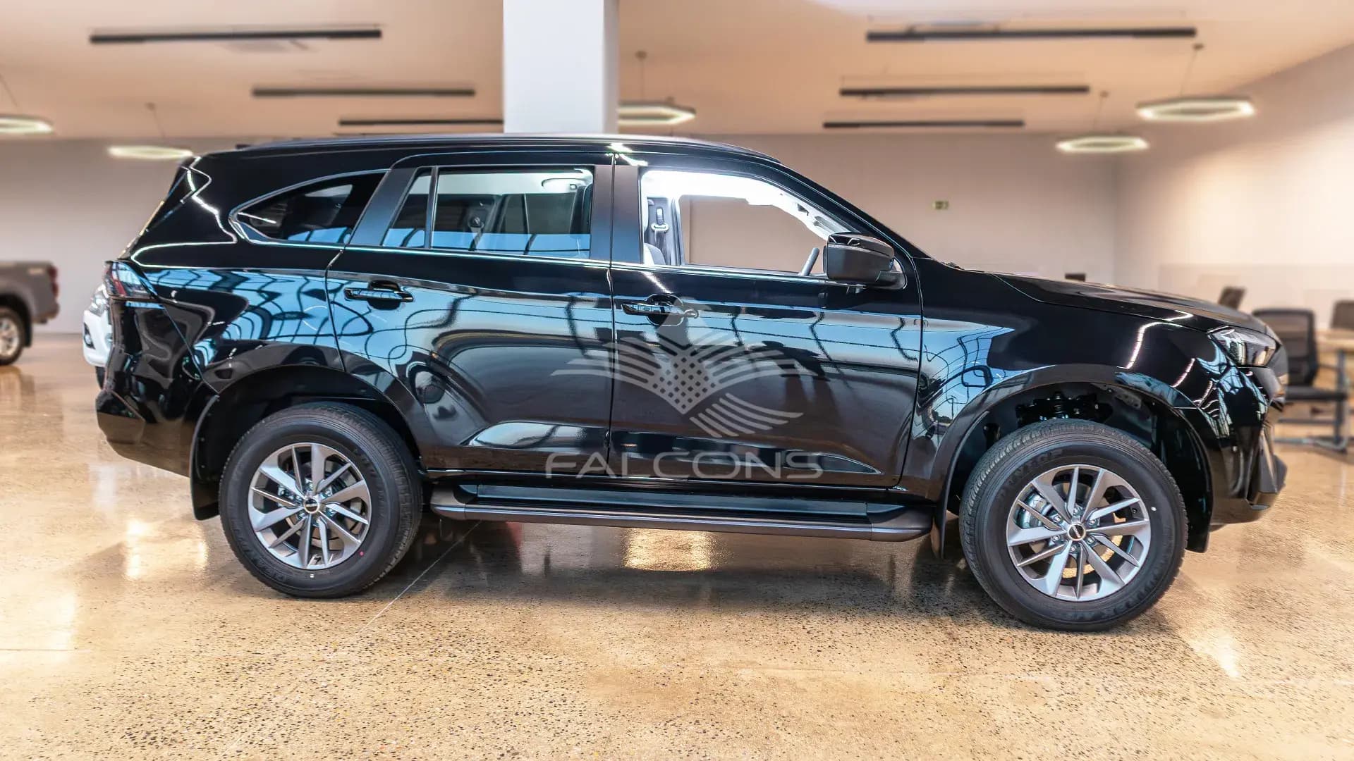 1.9L 4X4 AT RBD Full Option 7STR - Image 6
